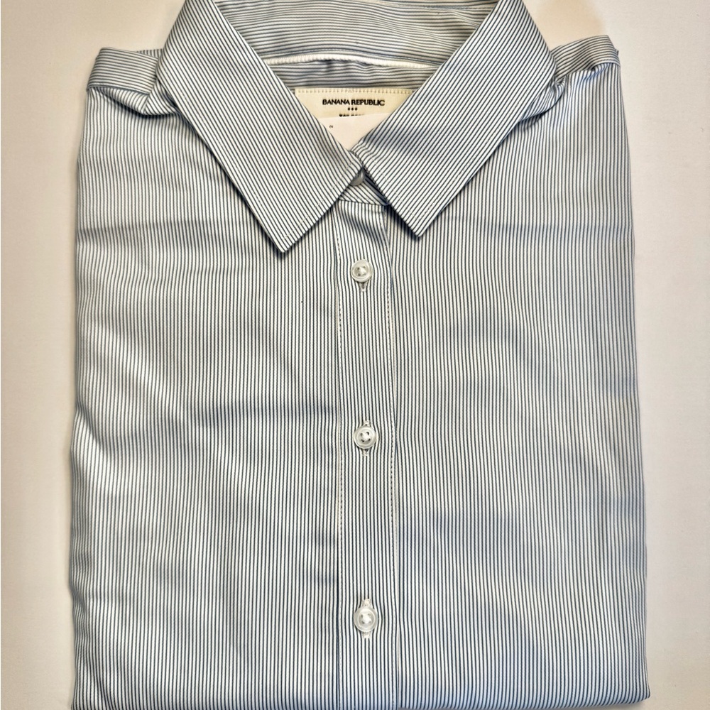 Banana Republic Women’s Tailored Easy Care Light Blue Pinstripe Dress Shirt